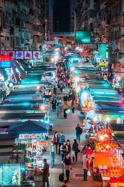 Every night, many people come to the busy night market to go shopping