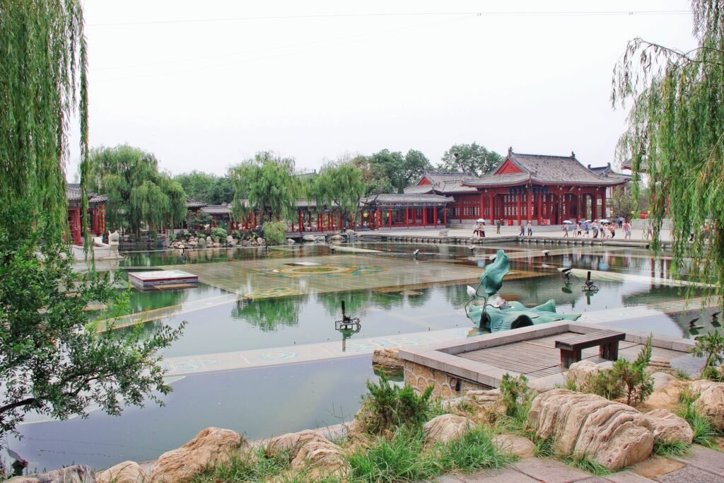 Huaqing Palace, a historical marvel showcasing ancient architecture and rich cultural heritage