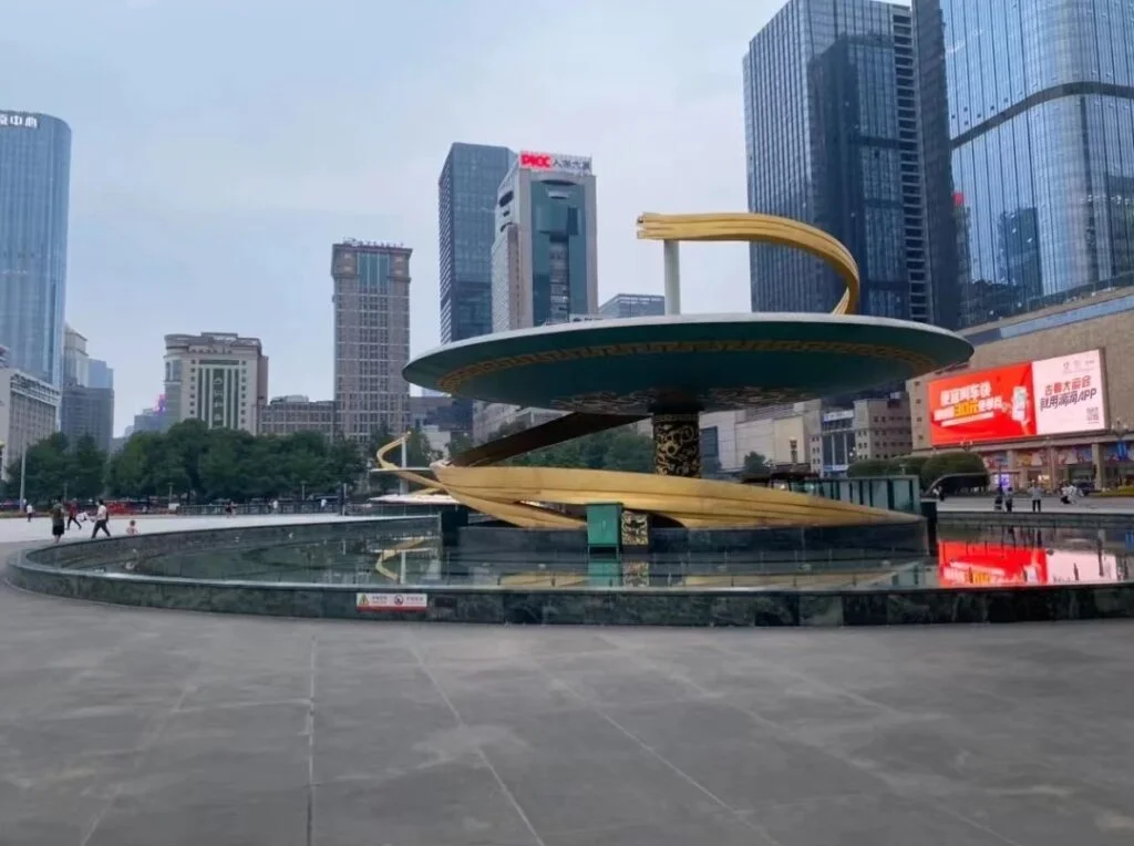 Tianfu Square is Chengdu's earliest landmark