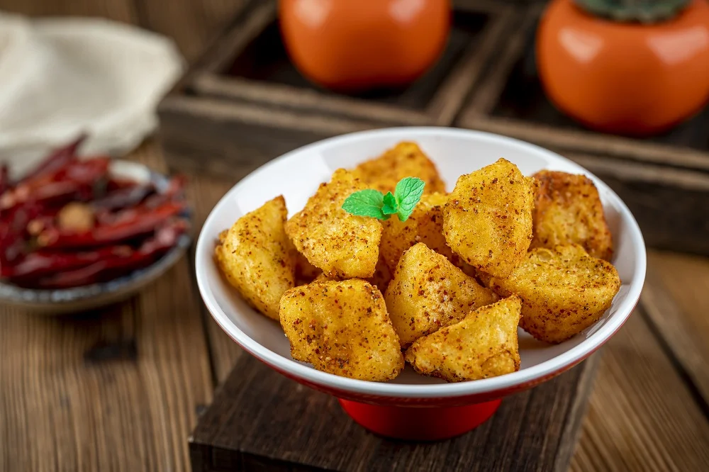 Fried-burnt Crispy Potatos is a common snack on the streets of Chengdu