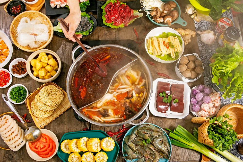 Hot pot is the best choice for parties, with a wide variety of side dishes