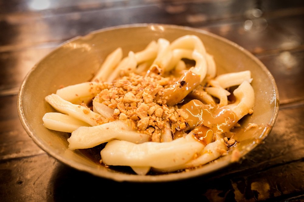Sweet-Chili Sauced Noodle is a common snack on the streets of Chengdu, and many people like to have it
