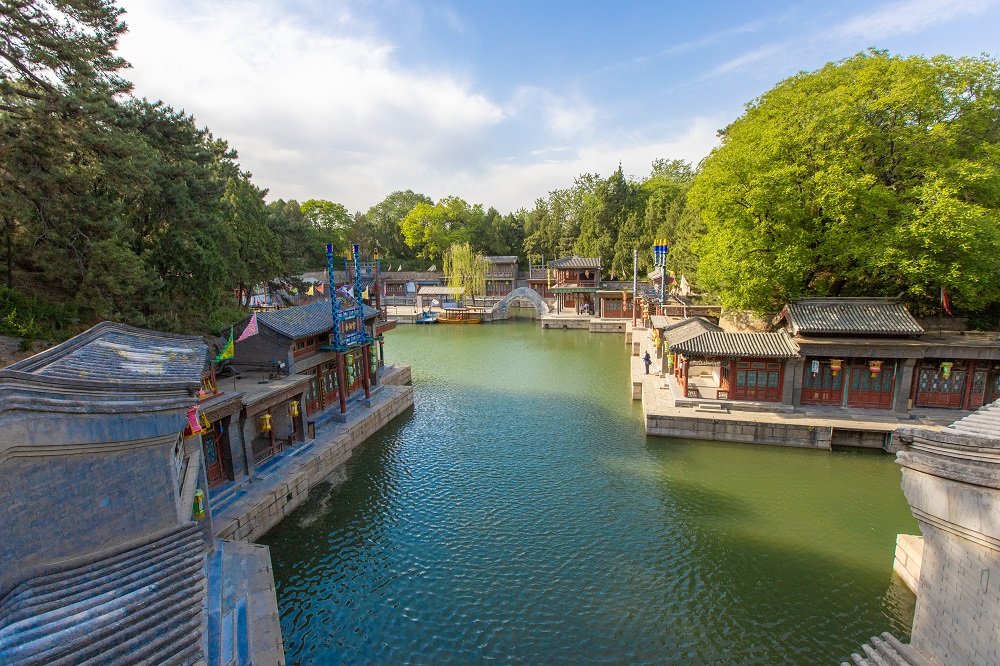 The Summer Palace is not only a royal garden of the Qing Dynasty, but also a large landscape garden.