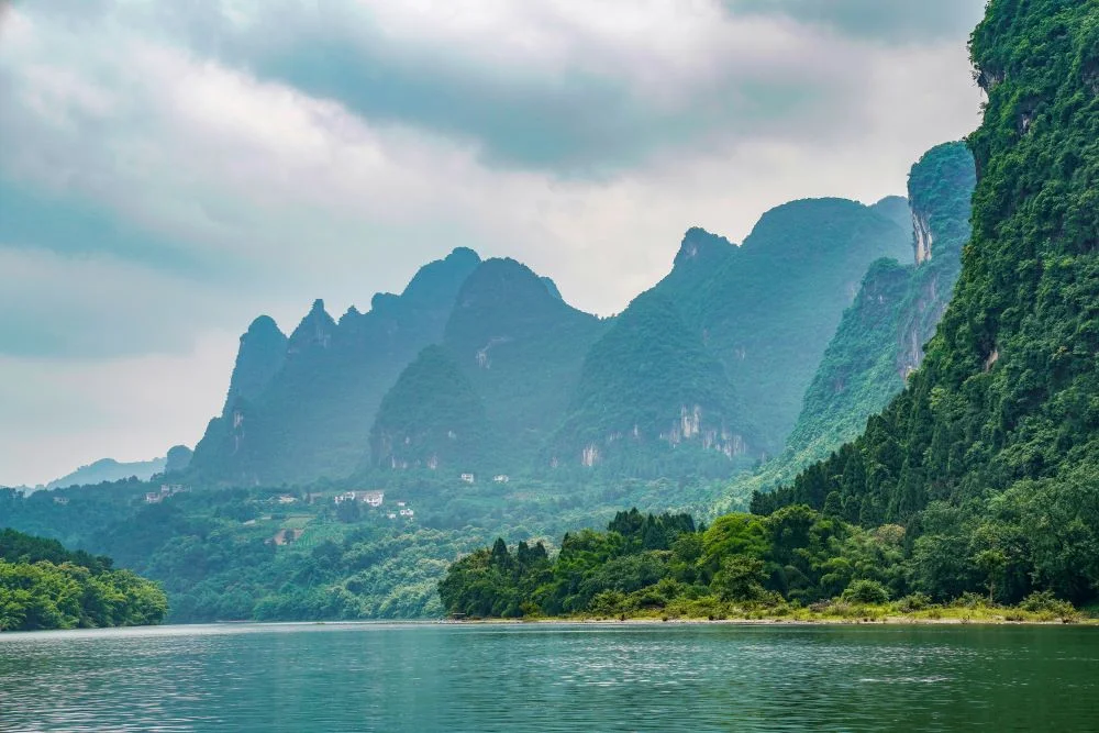 Harmonious beauty of Guilin's mountains and rivers
